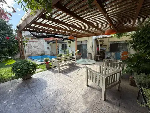 VENTA CASA 3 AMBIENTES MAS DEPARTAMENTO EN SAN MIGUEL PERMUTA