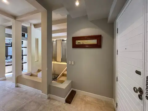 Casa en Alquiler con 2 cocheras