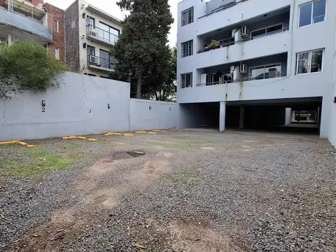 Cochera descubierta en venta – San Isidro