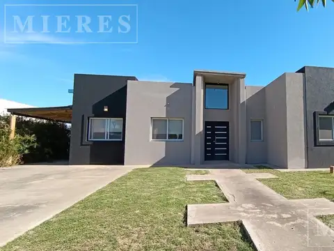 Casa en venta con renta  en El Canton Barrio Puerto