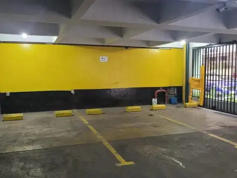 Venta Excelent cochera en  Av Rivadavia y C. Pellegrini