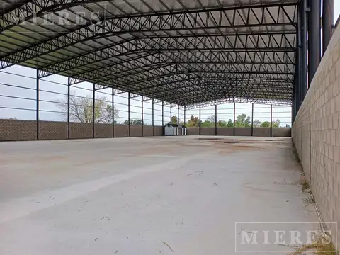 Excelente galpon de 2650 m2 en Garin