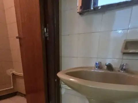 Alquiler Dos Locales Con Oficinas