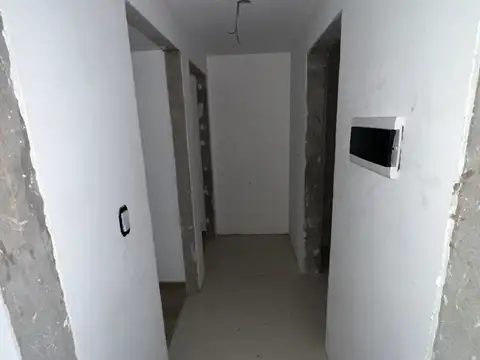 PISOS DE 3 AMB. SOBRE COLECTORA BARRIO NAON TOTALMENTE ELECTRICO