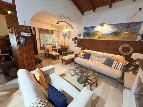 Casa en Las Grutas en esquina