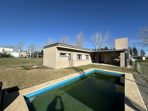 Hermosa Casa 3 dorm con piscina en Piñero