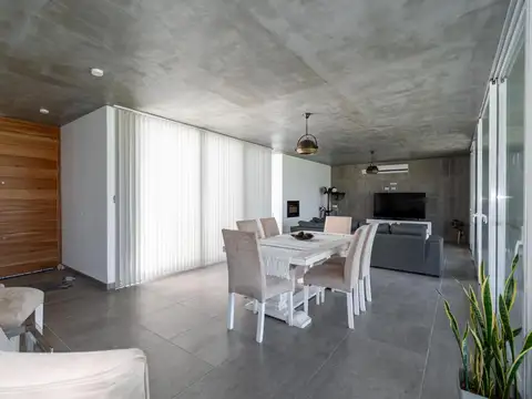 Casa 6 ambientes con 3 baños