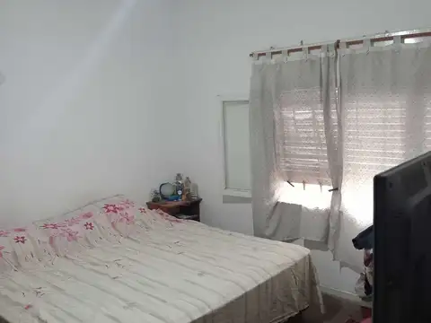 Tipo casa al frente 2 ambientes