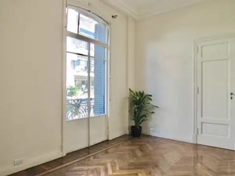 Venta piso 4 ambientes al frente Balvanera