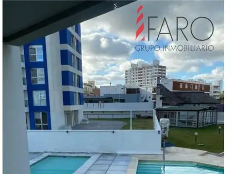 Comoda y soleada unidad con vista a playa brava