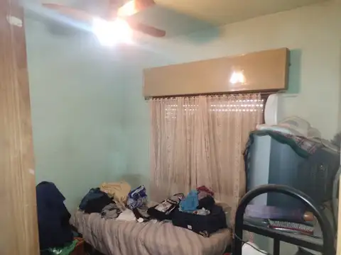 CASA DE 3 AMBIENTES  A UNA CUADRA DE AV. MARQUEZ
