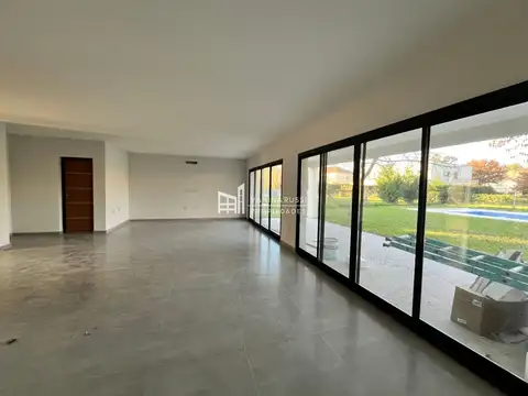 Casa 6 ambientes con 4 baños