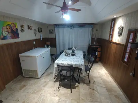 Casa 6 ambientes con 3 baños