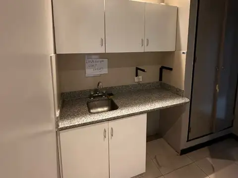 EXCELENTE PISO DE OFICINA EN ALQUILER EDIFICIO DE PRESTIGIO "CLUB ALEMAN"