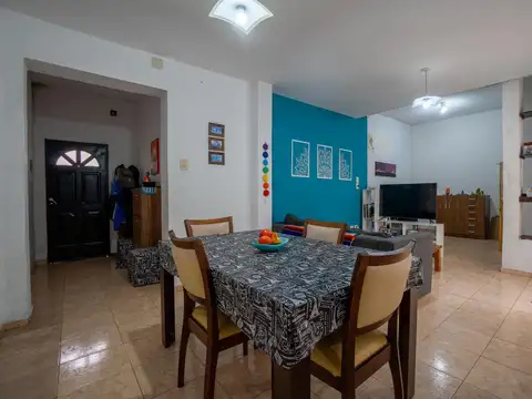 VENTA Casa de 2 dormitorios con patio y terraza en Nuestra Señora de Lourdes - Rosario