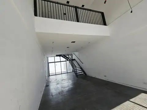 Local en alquiler 24 meses en Av. Luro y Bronzini