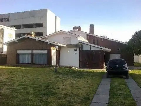 Casa - Venta - Argentina, Villa Gesell - Paseo 136 31