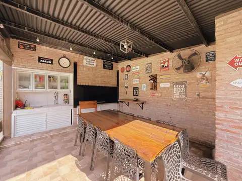 Casa en Venta con 2 cocheras