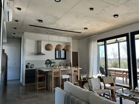 Casa 4 ambientes con 2 baños