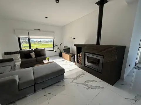 Casa en Venta con 1 cochera