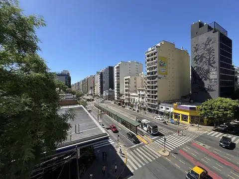Av. Cabildo al 1500 (Esquina V. Arredondo)