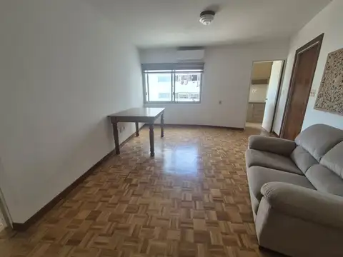 ALQUILER CIUDAD VIEJA FRENTE A PLAZA 1 DORMITORIO