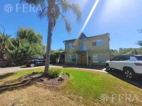 Casa de 4 ambientes con fondo libre en Village del Parque - Berazategui