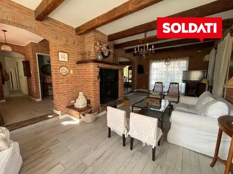 Casa en Venta con 2 cocheras