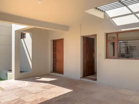 Casa 5 ambientes con 3 baños