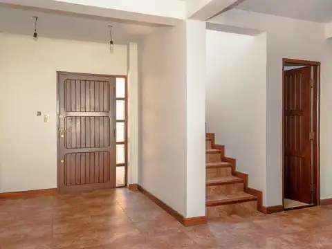 CASA 3 DORMITORIOS B° GRAND BOURG EN ALQUILER