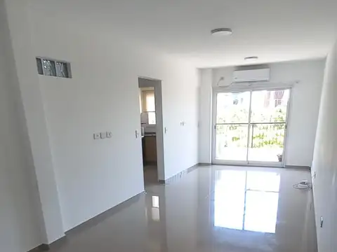 Precioso Monoambiente al frente con Balcón y Cocina Separada