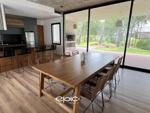 Casa en Alquiler Temporal con 1 cochera