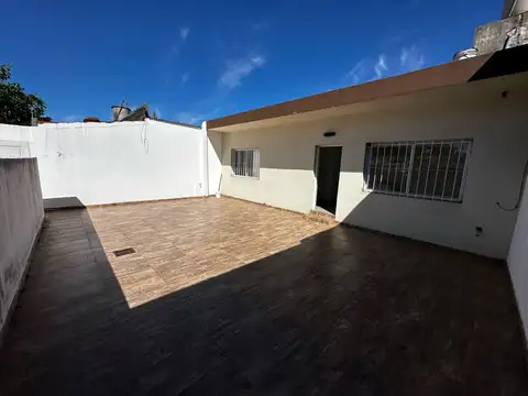 Alquilo departamento Morreno sur