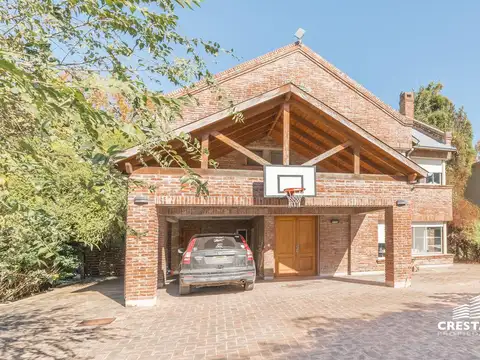 Casa en Venta con 2 cocheras