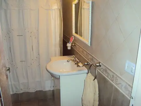 OPORTUNIDAD EXCELENTE ´PROPIEDAD, EN QUILMES OESTE, 3 CUADRAS ESTACION