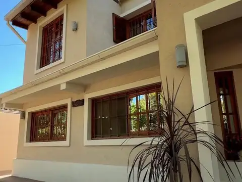 Casa 6 ambientes con 3 baños