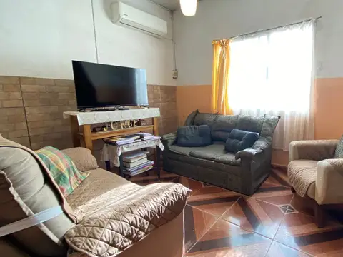 Casa 4 ambientes con 1 baño