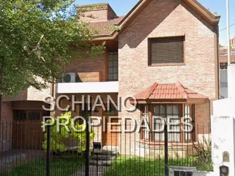 CHALET EN DOS PLANTAS, TRES DORMITORIOS EN QUILMES CENTRO.