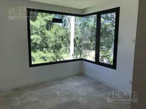 Casa 5 ambientes con 4 baños