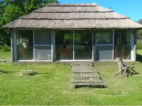 Quincho en venta Abasto en lote de  6000 m2 - Escritura directa 