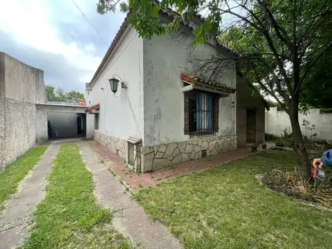 Casa 6 ambientes con 2 baños