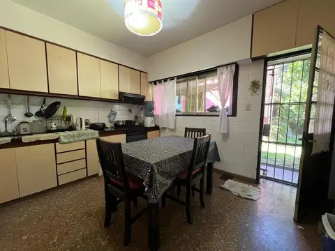 Casa 5 ambientes con 4 baños