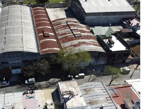 EXCELENTE GALPON EN BARRACAS