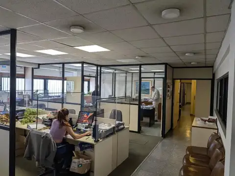 EXCELENTE GALPON EN BARRACAS