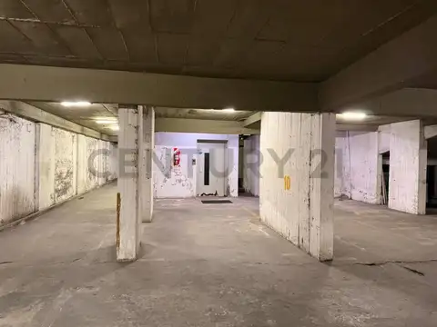 Cochera Cubierta en Venta en 13 entre 43 y Plaza Paso