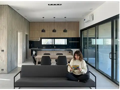 Casa en Alquiler Temporal en Countries y Barrios Cerrados en Campana, USD 3.500