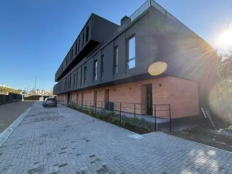 Av. Caamaño Pilar 1100