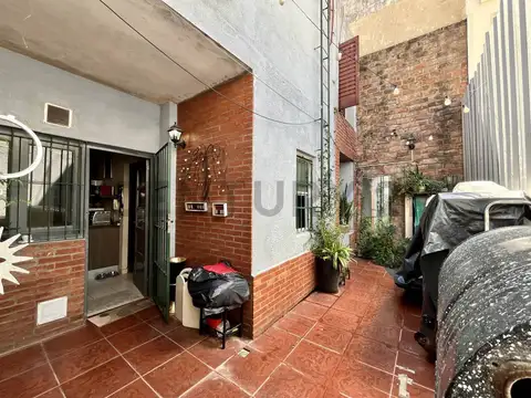 Venta Casa de pasillo 2 Dormitorios con patio sobre Bv. Oroño | Centro, Rosario