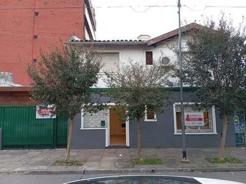 Imponente chalet 4 ambientes con garaje a media cuadra del c