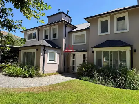 Casa 9 ambientes con 3 baños